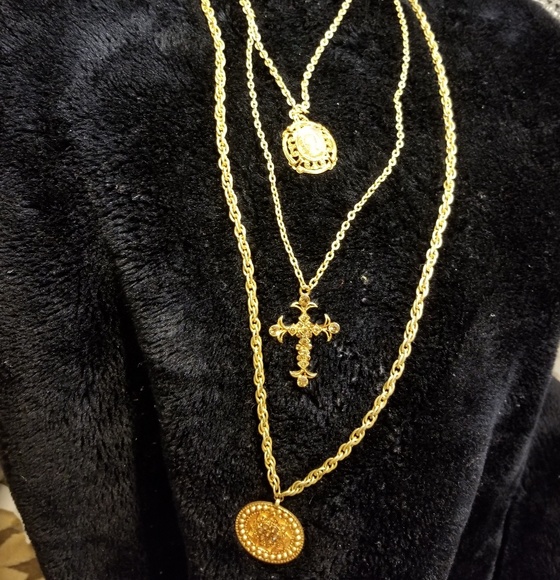 Tiered golden chain necklace with 3 pendants - Picture 2 of 3